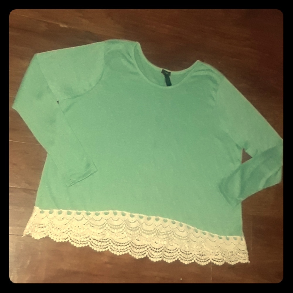 RUE 21 EUC mint green top crocheted lace hem 2X